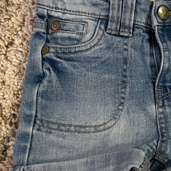 Light Blue Denim Cuffed Jean Shorts Girls sz 4T - Picture 2 of 2